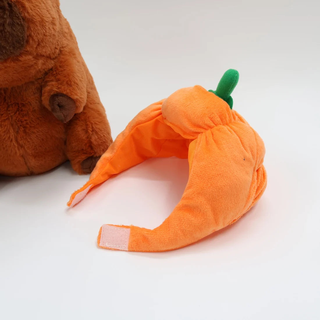 Patchwork Pet - 南瓜帽水豚毛絨狗狗玩具（11吋）
